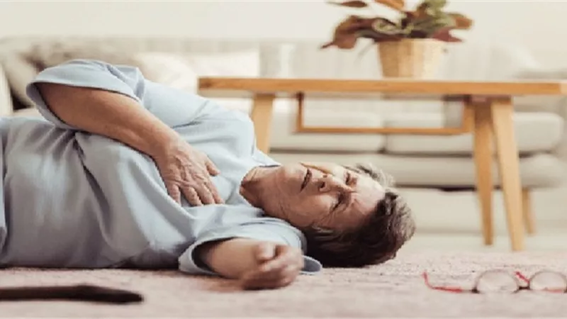 5 أسباب غير متوقعة تعرضك للإغماء المفاجئ.. أغربها الضحك