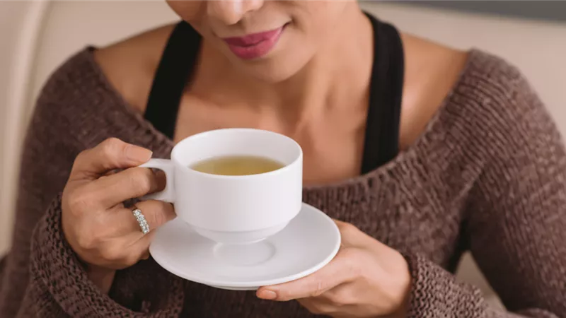 تفسير حلم شرب الحلبة في المنام للعزباء والمتزوجة