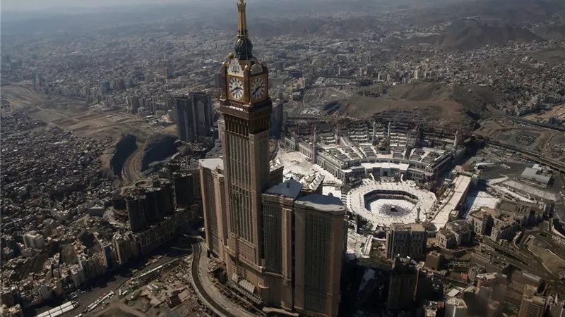 تفاصيل حالة الطقس ودرجات الحرارة الكبرى والصغرى في مكة والمدينة اليوم 