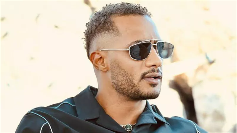 محمد رمضان يرفض المقارنة بيحيي الفخراني ويهاجم المذيعة