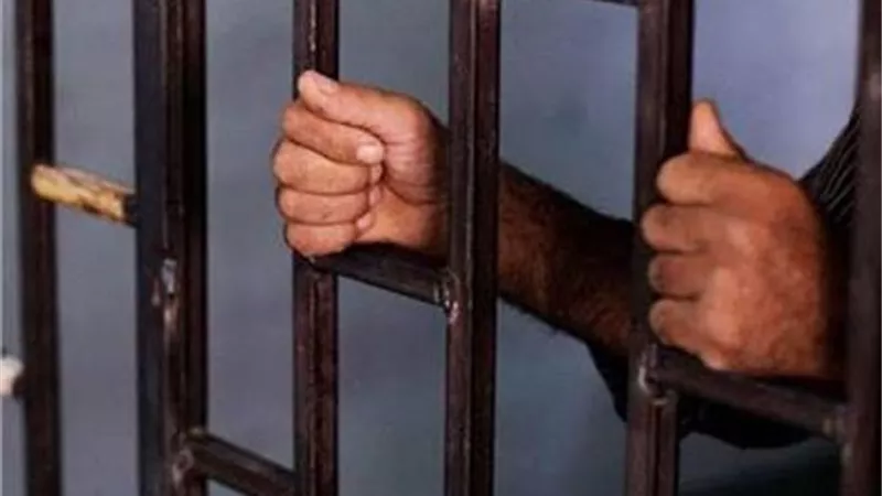  حبس مسن في الفيوم بتهمة هتك عرض فتاة قاصر وحملها سفاحا