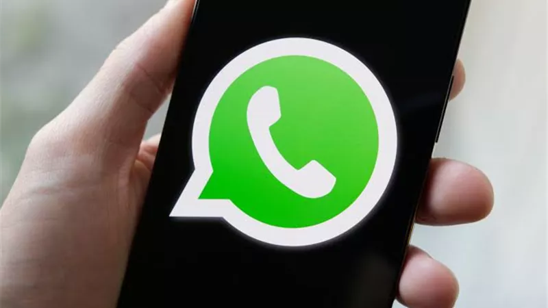 عطل يضرب واتساب وإنستجرام وإدارة التطبيق تعلق 