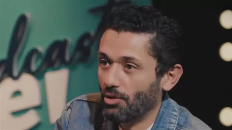 كريم محمود عبد العزيز يكشف سبب زواجه مبكراً وسر رفض والده  