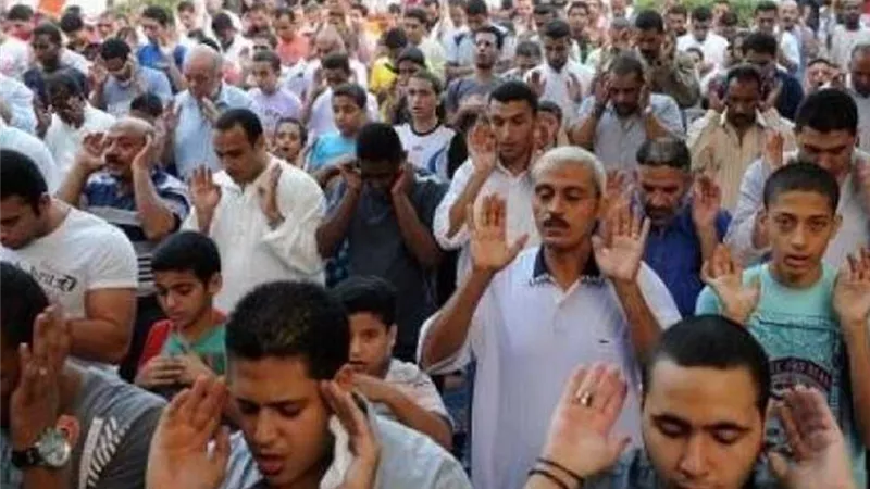  متى يبدأ التكبير في عيد الفطر ومتى ينتهي ؟ وحكم خاص للنساء 