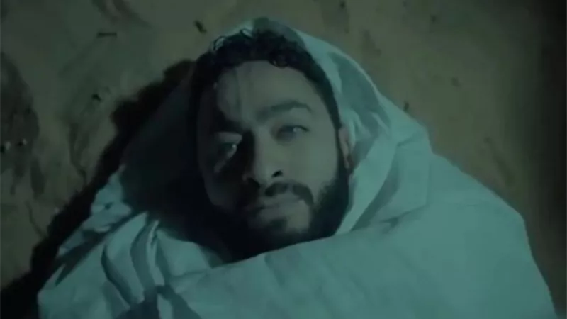 حمادة هلال يحتفل مع زوجته بنهاية المداح أسطورة العودة (صور) 
