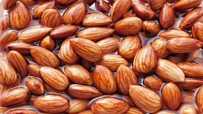 5 فوائد لتناول اللوز تفوق توقعاتك (إنفوجراف)