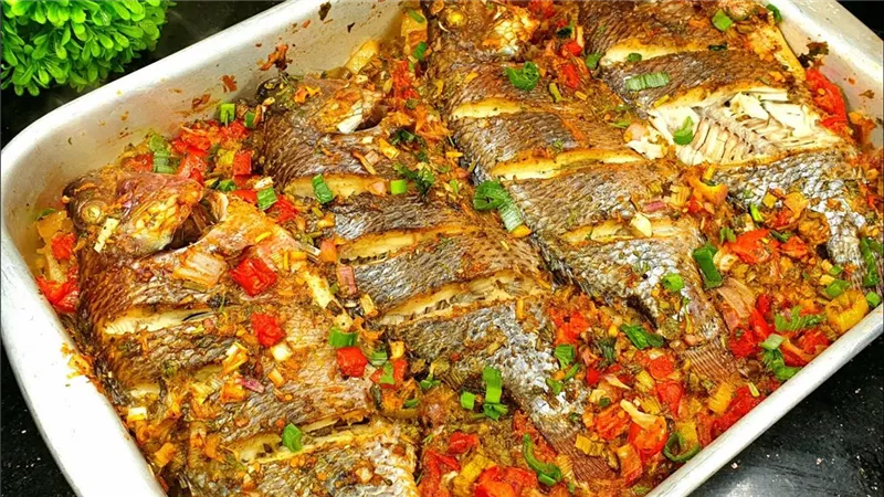 طريقة عمل صينية السمك بالخضار فى الفرن 