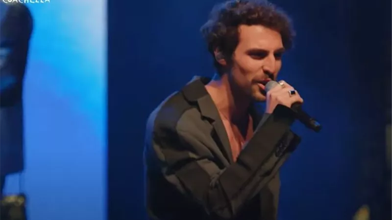 مغني عربي يثير الجدل في مهرجان كواتشيلا.. ما القصة؟ 