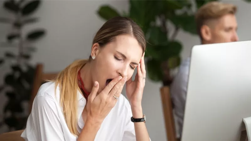 6 أطعمة تحفز الشعور بالنعاس .. احذريها  أثناء العمل