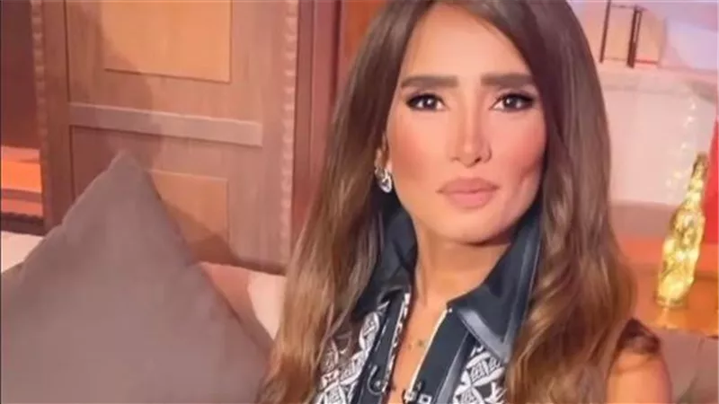 كيف ردت زينة على انتقاد طارق الشناوي لها؟