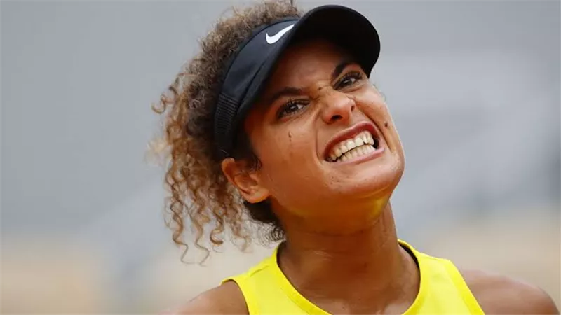 المصرية ميار شريف تسحق الأوكرانية كوستيوك وتتأهل للدور الثالث ببطولة مدريد المفتوحة 