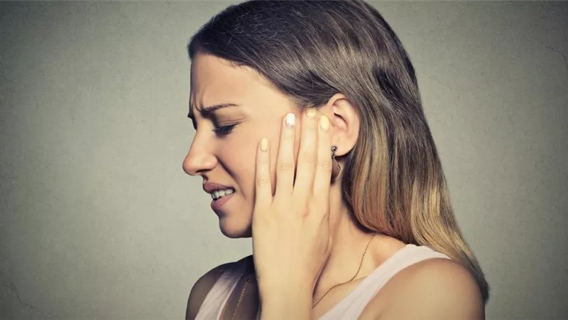 5 أسباب تعرضك للإصابة بطنين الأذن.. منها اهمال التنظيف