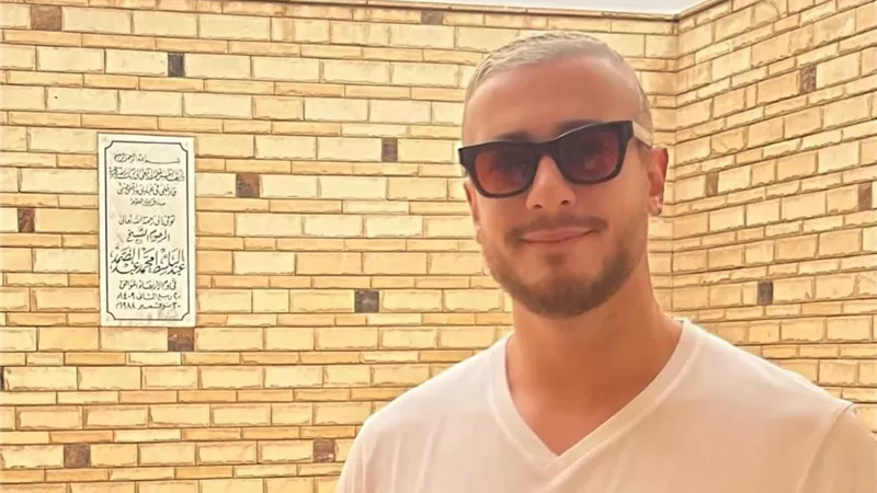 سعد لمجرد يكشف علاقته بالقارئ الشيخ عبد الباسط ويزور قبور المشاهير (صور) 