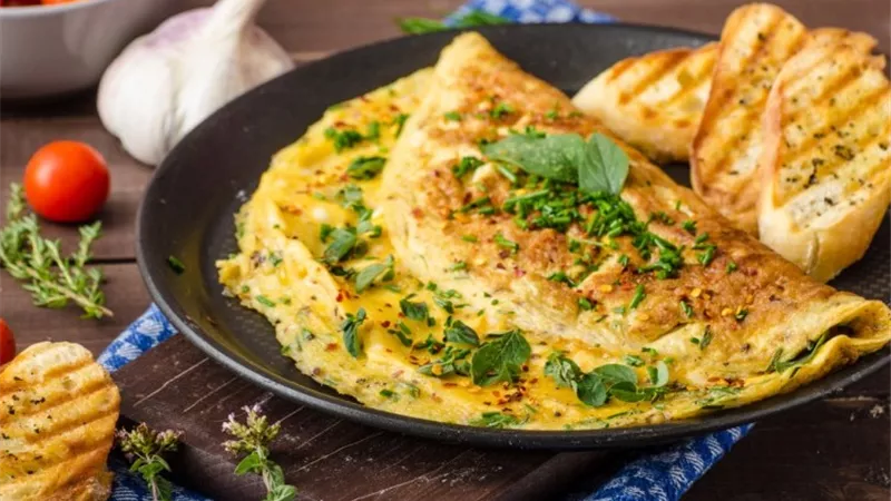 لإفطار صحي .. طريقة عمل البيض بالسبانخ