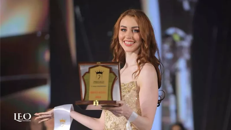 ريلي أستون تفوز بجائزة ملكة جمال البيئة العالمية لقارة أستراليا  