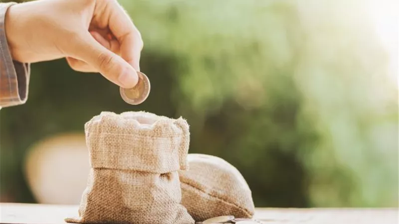 هل يجوز دفع الزكاة لشراء أدوية للمرضى الفقراء؟ «الإفتاء تُجيب»