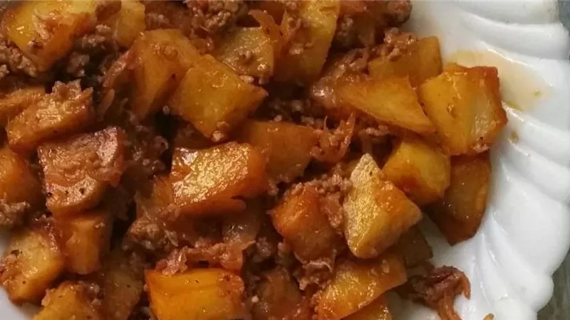 طريقة عمل صينية البطاطس البورية باللحم المفروم والموتزاريلا
