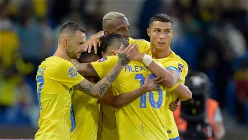 رونالدو يقود النصر للفوز على الخليج بثلاثية ويضرب موعدًا مع الهلال في نهائي كأس الملك