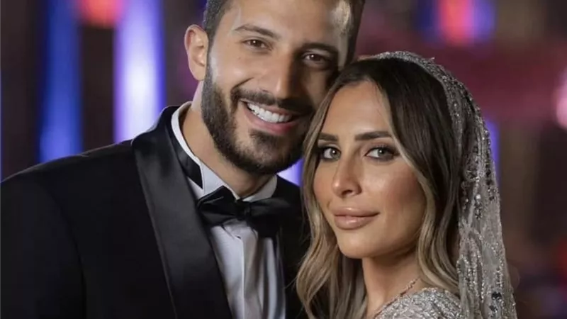 محمد الشرنوبي في مرمى النيران بعد تهنئته المثيرة في زفاف لينا الطهطاوي (فيديو)