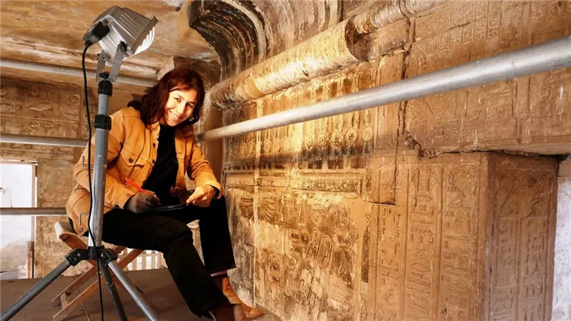 حكاية عشق للأقصر دامت 13 عامًا.. دومينيك نافارو عالمة أمريكية بروح مصرية 