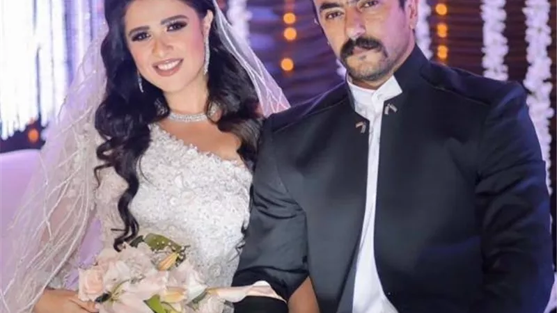 ياسمين عبدالعزيز بفستان زفاف في أحدث ظهور بعد الانفصال